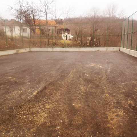 Sportski teren u Čuburi, opština Ražanj